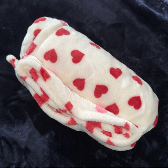 NEW! KATE SPADE Twin XL Hearts Plush Fleece Blanket NWT GORGEOUS! - Picture 8 of 13
